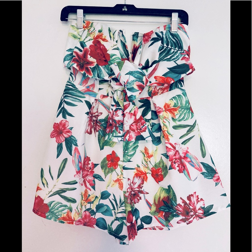 GORGEOUS NWT floral romper